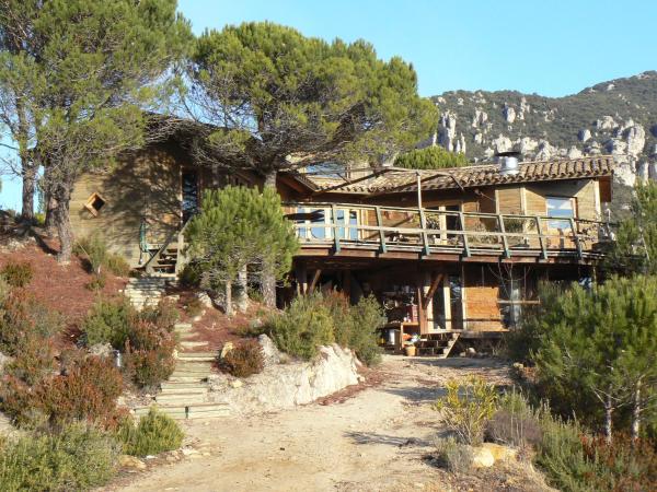 A la foto es mostra l'objecte gîte le sabel situat a la ciutat de Salasc.