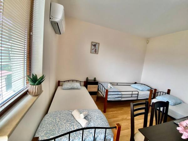 På billedet ses objektet Helena Hostels beliggende i byen Prolesha.