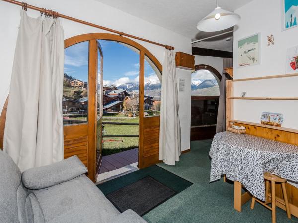 A la foto es mostra l'objecte Charmant Studio Montchavin - Terrasse, Proche Pistes et Commerces, Parking Gratuit - FR-1-329-57 situat a la ciutat de Montchavin.