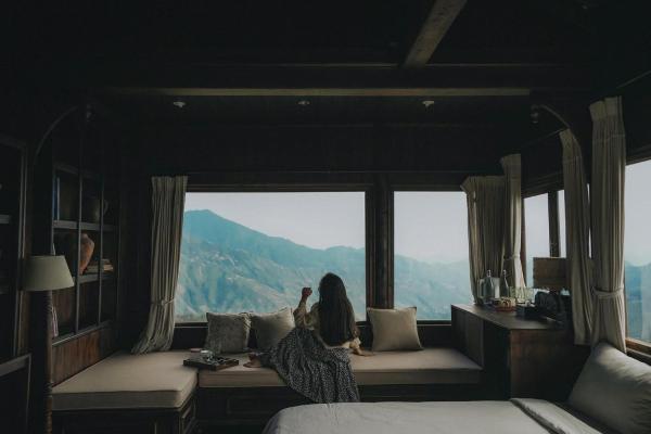 На фото показан объект MiAmi Mountain Retreat, расположенный в городе Lao Phou Van.