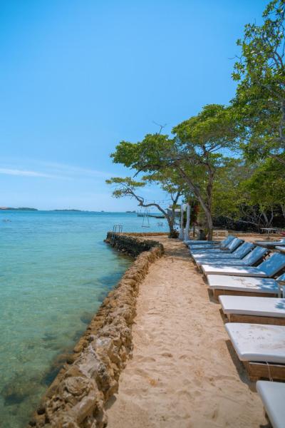 写真にはグランデ島市にあるFragata Island Houseが写っています。