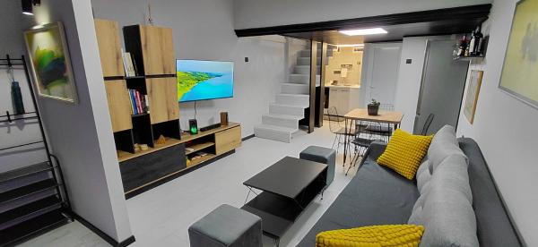 Nitro Inn 3 Premium - Wine Tasting - Souvenir - Art Gallery - Private Guided Tours - Relaxing - Romantic - Skopie