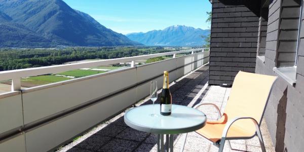 A la foto es mostra l'objecte Stunning Apartment with 180 Degree Panoramic Views to Lake Maggiore situat a la ciutat de Gudo.