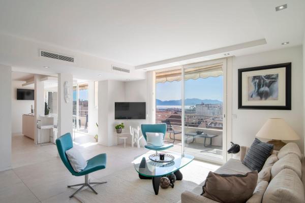 Fotografie 1: REF 1957 - Cannes Croisette -Sea view apartment for rent