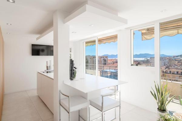 Fotografie 2: REF 1957 - Cannes Croisette -Sea view apartment for rent