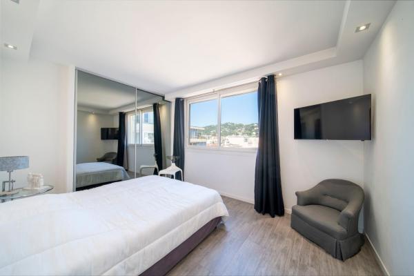 Fotografie 9: REF 1957 - Cannes Croisette -Sea view apartment for rent