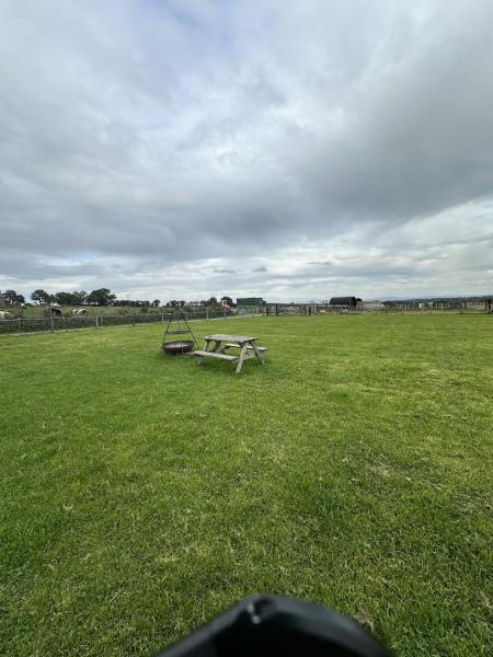 Foto 6: Unit 0 - Fully Serviced All Weather Pitch with Hot Tub