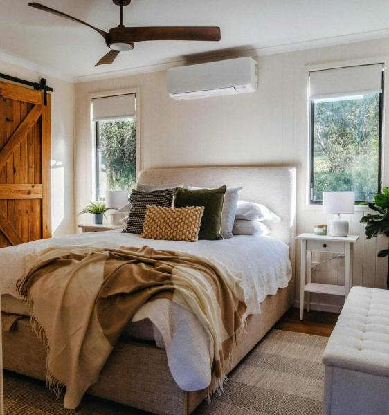Gumtop - Luxury Farmhouse Cabin - Kalbar