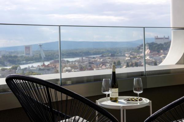 Na foto é possível ver o objeto Skau Záha Hadid Sky Park Loft localizado na cidade de Staré Mesto.