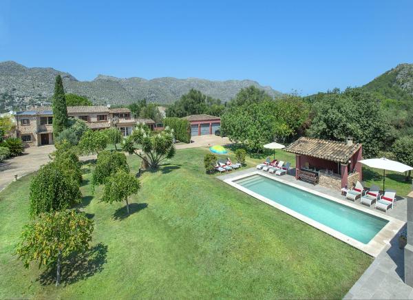 写真にはポリェンサ市にあるVilla Can Riba - Exclusive Holidaysが写っています。