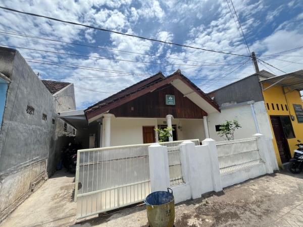 Op de foto is het object Ijen adventure house te zien, gelegen in de stad Ketapang.