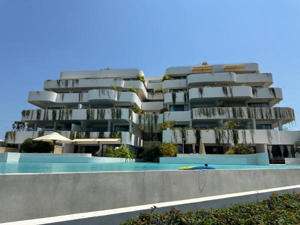 På bilden syns objektet One Ocean Hotel Apartments som ligger i staden Funzi.