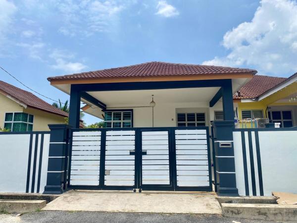 Na fotografii je vidět objekt Jenhan Homestay Kuantan - Rumah Semi D nacházející se ve městě Kampong Bugis.