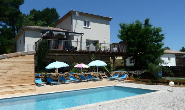 Na fotografii je vidět objekt Villa Les Escouls nacházející se ve městě Ribes.