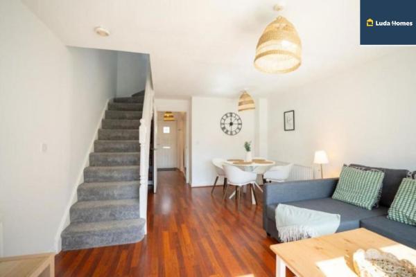 En la foto se muestra el objeto LongTerm Stays - NR HeathrowWindsorCastle - Sleeps 6 - wParking ubicado en la ciudad de Dorney.