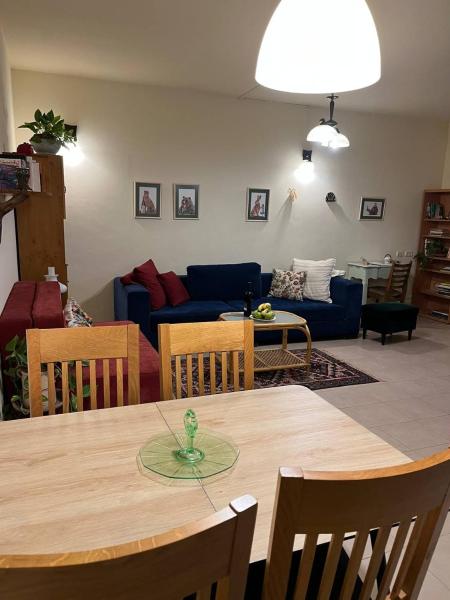 Nella foto è visibile l'oggetto O&B Hospitality - אירוח אלף בית situato nella città di Dafna.