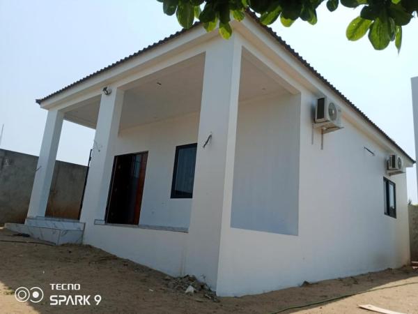 A la foto es mostra l'objecte Little White House situat a la ciutat de Vila Praia Do Bilene.