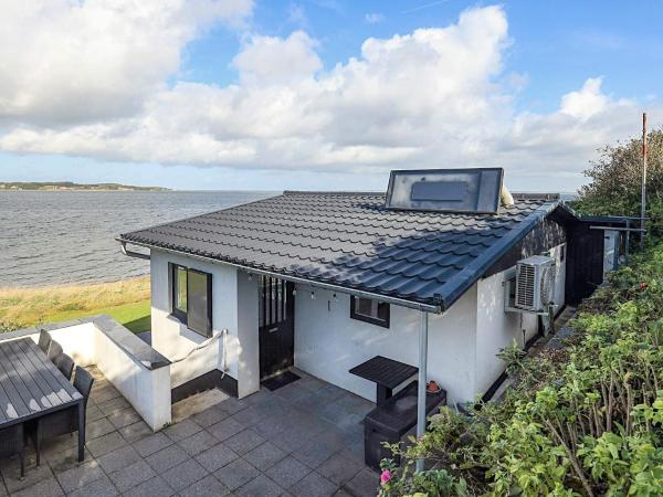 照片显示了位于Sønder Thise市的4 person holiday home in Farsø-By Traum物件。