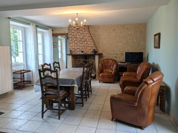 Na fotografii je vidět objekt Maison rénovée près d'Orléans avec animaux admis - FR-1-590-583 nacházející se ve městě Vennecy.