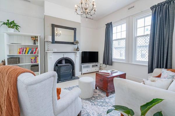 Dolly's Cottage - Timeless Retreat Near Hobart Cbd - Hobart