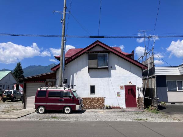 Na fotografii je vidět objekt MOTORYOKAN Guesthouse & Cafe nacházející se ve městě Nunoppe.