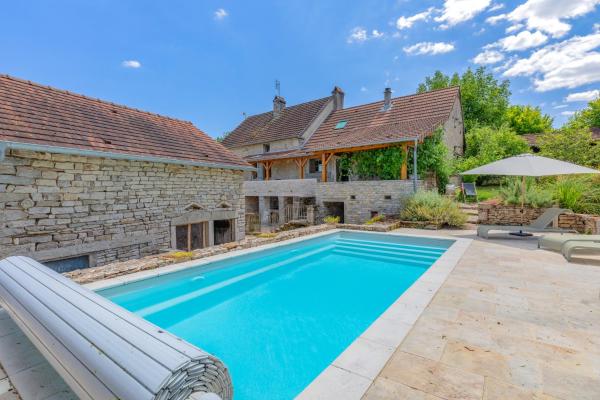 A la foto es mostra l'objecte Le Pressoir - country house situat a la ciutat de Passy.