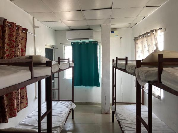 Nella foto è visibile l'oggetto JAI MATA DI DORMITORy situato nella città di Khatauli.