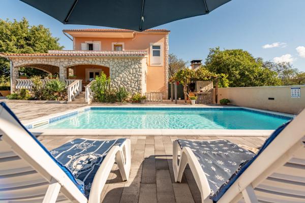 På billedet ses objektet Holiday House Laetitia with pool beliggende i byen Banjevci.