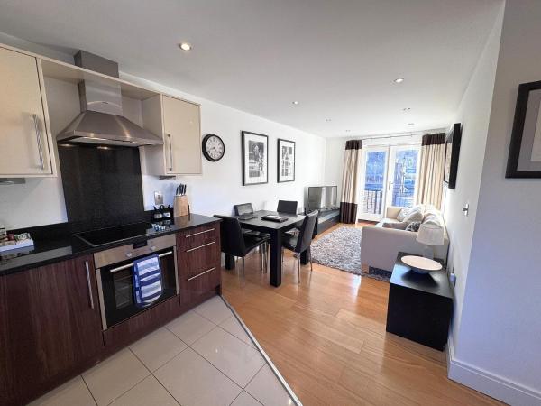 Foto 3: 2 Bed, 2 Bath Apartment by Accommodation Windsor