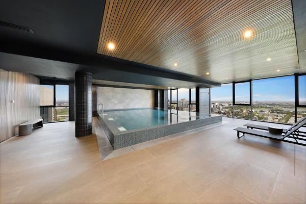 2BR 2BA Southbank Gateway Parking Pool Gym, Melbourne