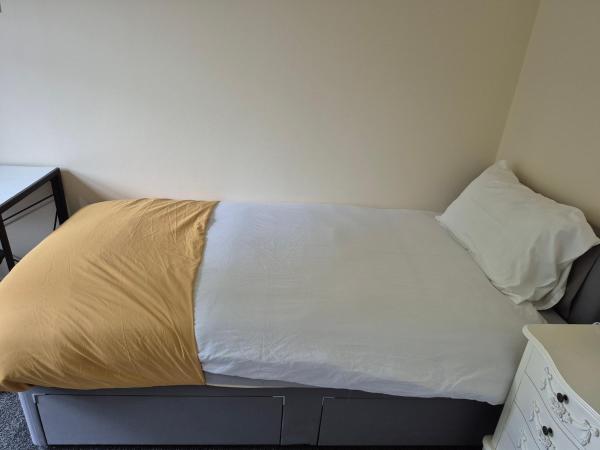 Op de foto is het object private room with a showerroom to your own te zien, gelegen in de stad Durham.