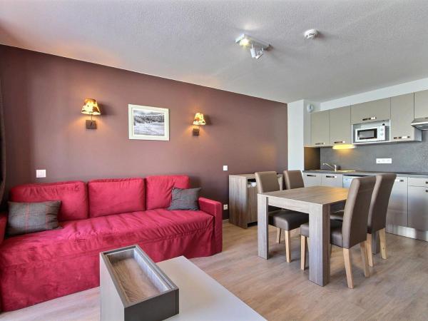Na zdjęciu widoczny jest obiekt Appartement neuf avec piscine, Wi-Fi et parking couvert - FR-1-455-23 położony w mieście La Plagne.