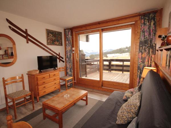 På bildet vises objektet Studio cabine avec grande terrasse parking et TV - FR-1-293-15 som ligger i byen Les Saisies.