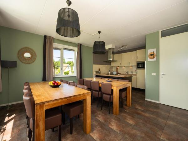 Villa in Andijk with Hot Tub and Gardenの写真3