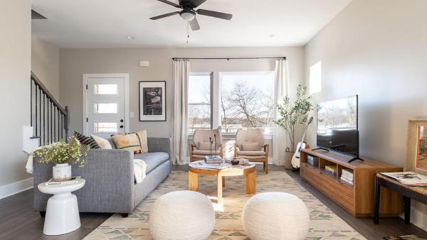 A la foto es mostra l'objecte Shelton Urban by AvantStay Sleeps 20 2 Unit Buyout Spacious Design situat a la ciutat de Nashville.