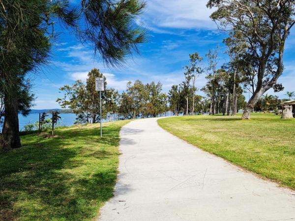 Foto 8: Tranquility by the Lake