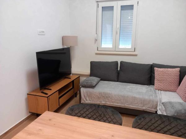 Two Bedroom Apartment With Terrace A1 St - Omiš