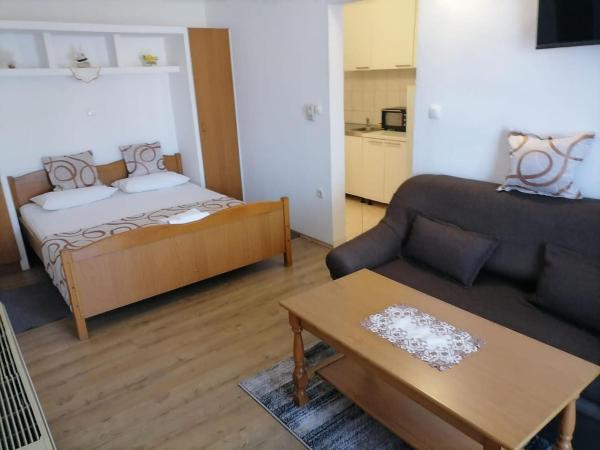 Apartments Libertas - One Bedroom Apartment With Terrace And Sea View- 3a - Rogoznica