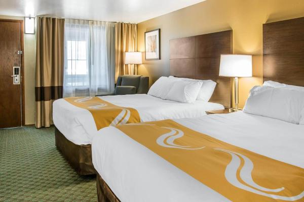 Na fotografii je vidět objekt Quality Inn & Suites Houghton Downtown nacházející se ve městě Hancock.