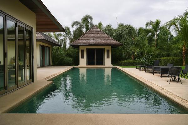 På billedet ses objektet Luxury private pool villa 4 BR in Layan Hills Estate beliggende i byen Koh Lone.