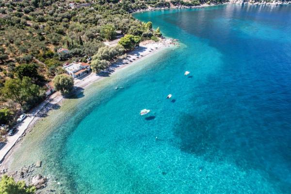 På billedet ses objektet AMMOR Beach houses, Nisida beliggende i byen Kalloni.