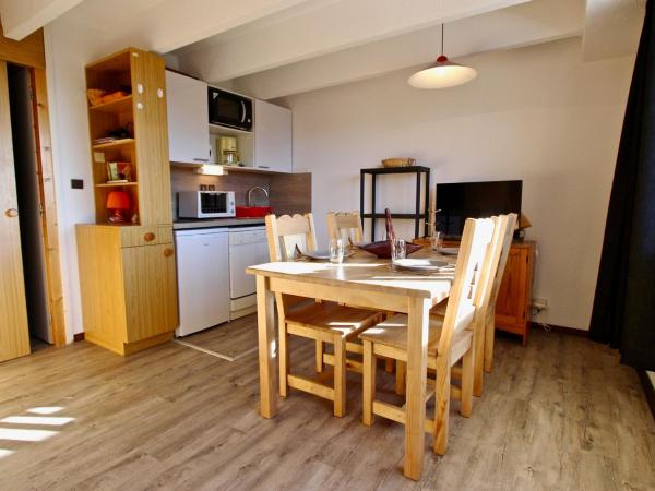 Auf dem Foto ist das Objekt Studio cabine avec balcon, parking couvert, animaux non admis - FR-1-340-122 in der Stadt Chamrousse zu sehen.