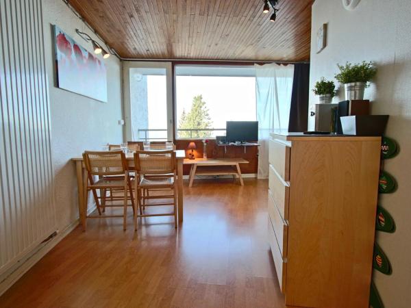 Na foto é possível ver o objeto Studio cabine avec balcon, proche des pistes, bien équipé, idéal pour 4 personnes - FR-1-340-195 localizado na cidade de Chamrousse.