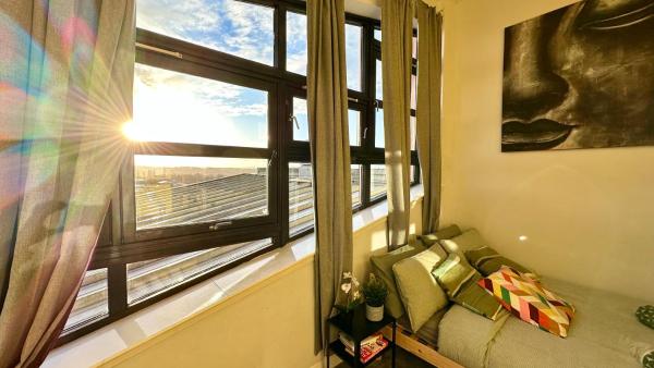 A la foto es mostra l'objecte Sunny day new flat with 5 beds situat a la ciutat de Clydebank.