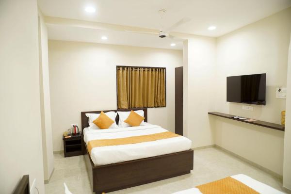 Na zdjęciu widoczny jest obiekt Hotel Visawa Residency 5 min Walk From Mahalaxmi Temple Kolhapur położony w mieście Kolhapur.