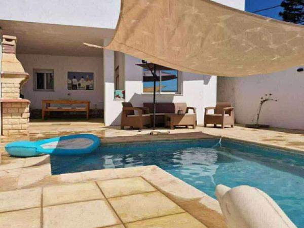 写真にはDar Brahim Ben Assassa市にあるVilla d'Emmaが写っています。
