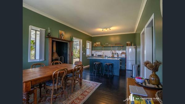A la foto es mostra l'objecte Family Farmside Retreat! Wine, Roos + Pet friendly situat a la ciutat de Stanthorpe.