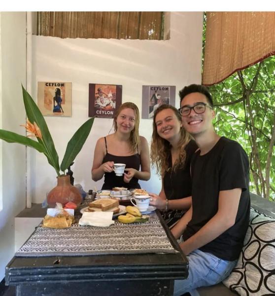 Na fotografii je vidět objekt J Village Inn nacházející se ve městě Kandy.
