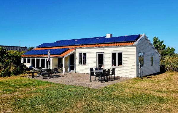 Awesome Home In Ringkøbing With Sauna, Сённервиг