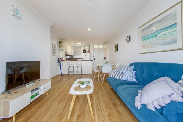 Central + Ocean View, walk beach, parking, Netflix photo 1